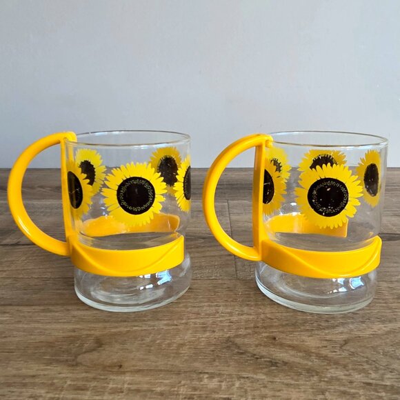 2 vintage sunflower glass coffee or tea cups/mugs/glasses with yellow handles. - Picture 2 of 7